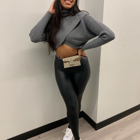 Cropped Sweater - Picture 3 of 3